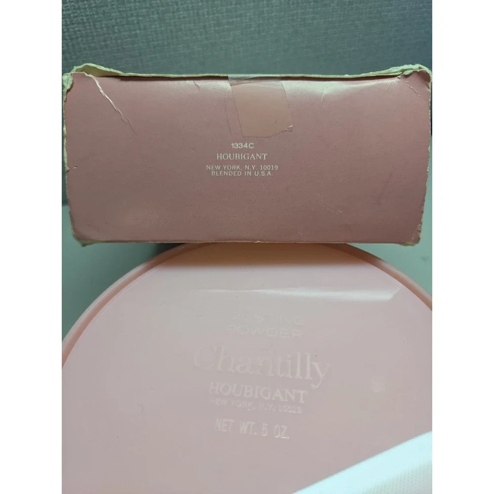 Vintage CHANTILLY by Houbigant Dusting Powder 5 oz  New York NOS